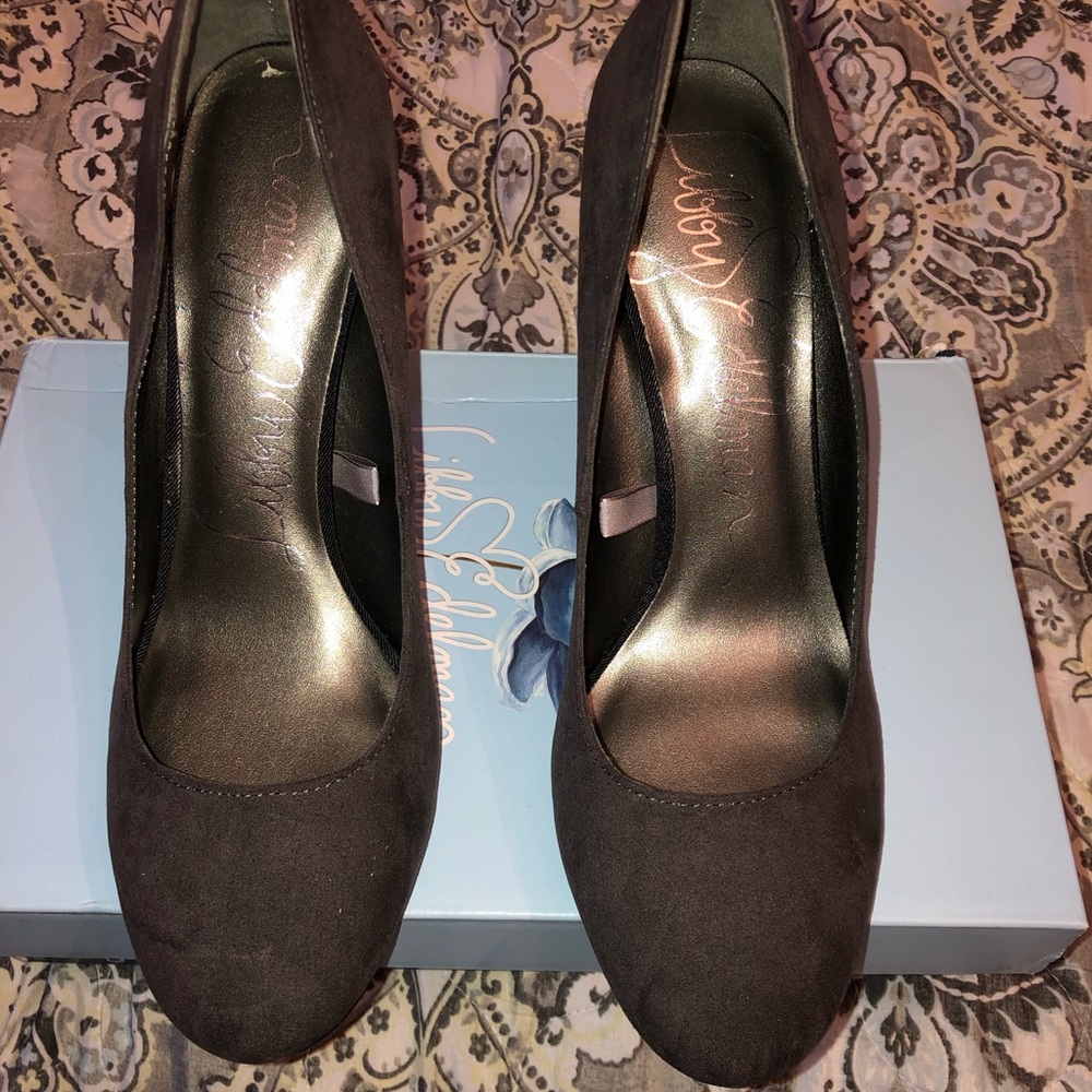 Shoes - Picture 2 of 3